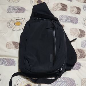 ALPAKA Metro Crossbody Left Men's Black Sling Bag